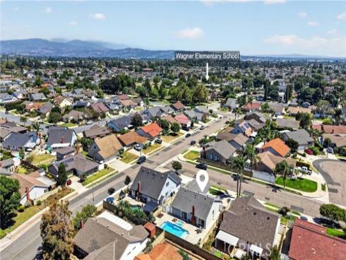 625  Holmes  , Placentia, CA