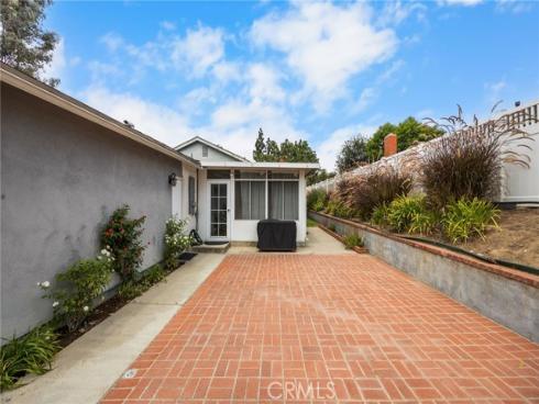 1136 Nottingham Way, Placentia, CA