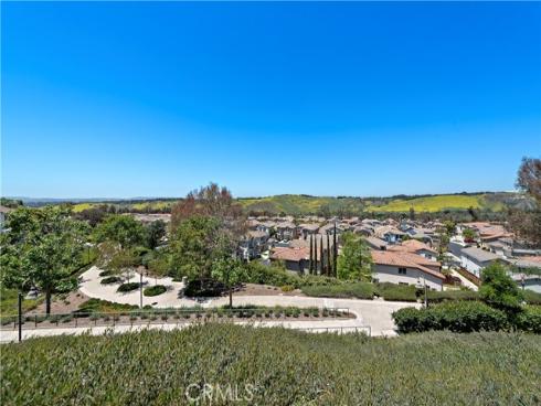 29 Ledgewood Drive, Rancho Santa Margarita, CA