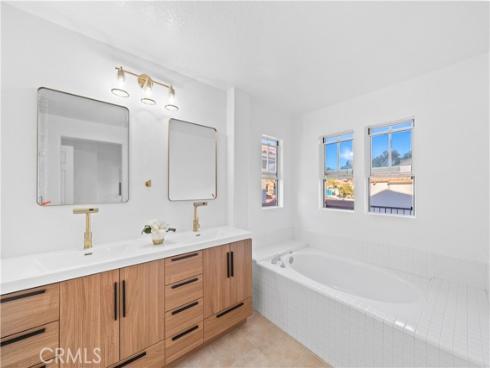 35  Via Encanto  , Rancho Santa Margarita, CA