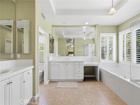 18  Ledgewood  , Rancho Santa Margarita, CA