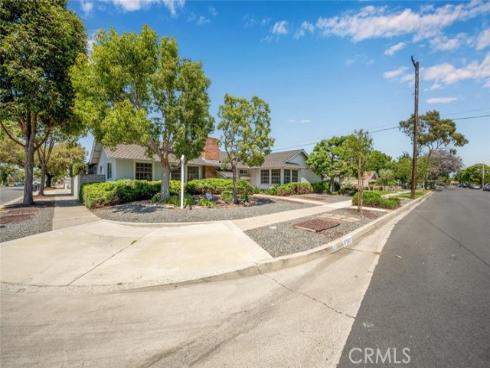 2621 Woodstock Road, Rossmoor, CA