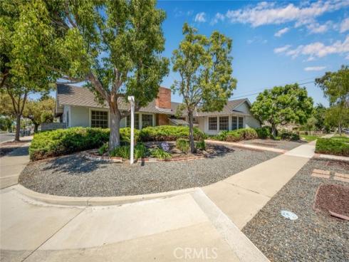 2621 Woodstock Road, Rossmoor, CA