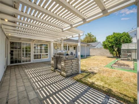 2621 Woodstock Road, Rossmoor, CA