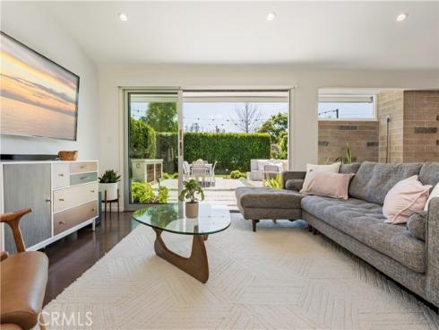 3231  Rowena  , Rossmoor, CA