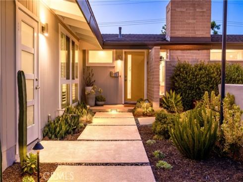 3231  Rowena  , Rossmoor, CA