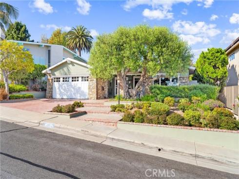 2245 Avenida Salvador