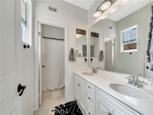 1  Via Santander  , San Clemente, CA