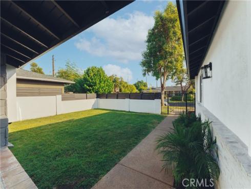 1425 E Avalon   Avenue, Santa Ana, CA