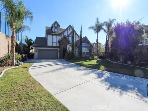 700 W Pepper Tree   Lane, Santa Ana, CA