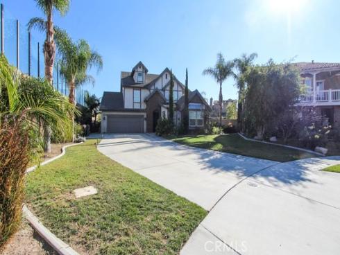 700 W Pepper Tree   Lane, Santa Ana, CA