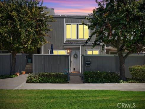 2951 S Fairview  D  Street, Santa Ana, CA