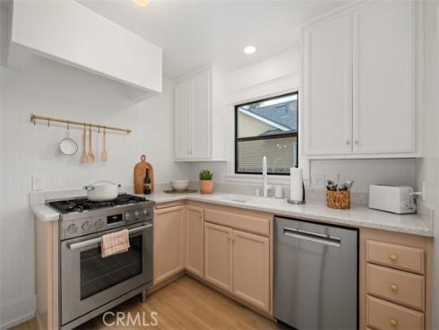 1028 N Olive Street, Santa Ana, CA