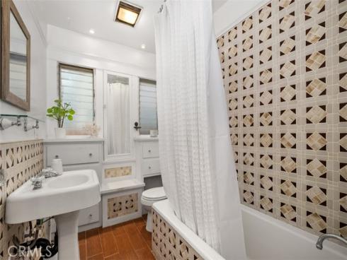 1028 N Olive Street, Santa Ana, CA