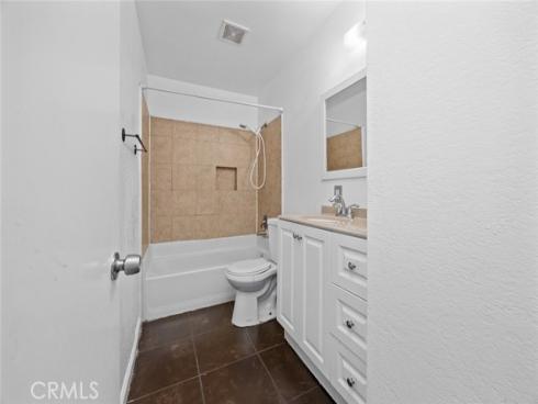 1709 Normandy 32-D Place, Santa Ana, CA