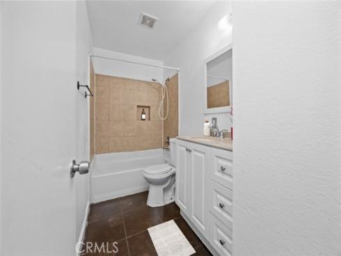 1709 Normandy 32-D Place, Santa Ana, CA