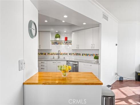 1323 N Spurgeon 4B Street, Santa Ana, CA