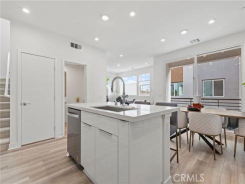 601 S Lyon   Street, Santa Ana, CA