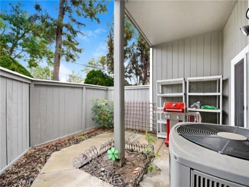 2610 W Segerstrom D Avenue, Santa Ana, CA