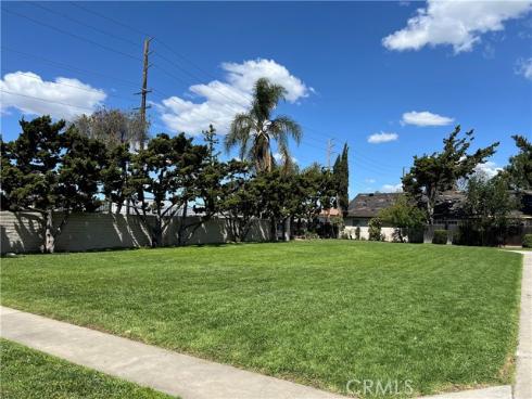 521 S Lyon 45 Street, Santa Ana, CA