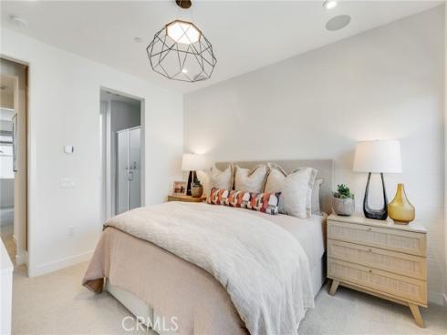 627 S Lyon Street, Santa Ana, CA