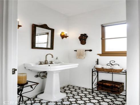 2020 N Victoria Drive, Santa Ana, CA