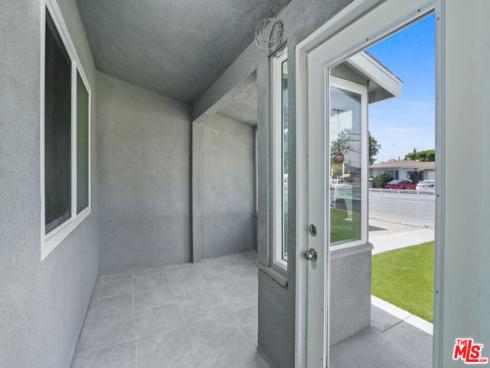 2429 W Borchard Avenue, Santa Ana, CA