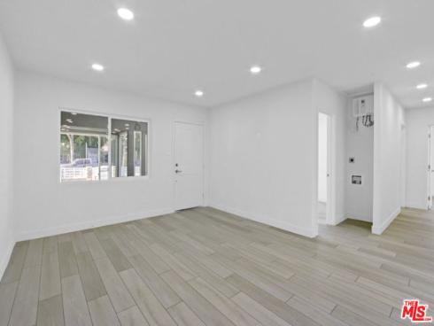 2429 W Borchard Avenue, Santa Ana, CA