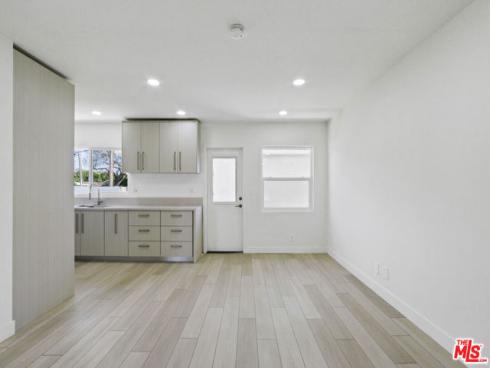 2429 W Borchard Avenue, Santa Ana, CA