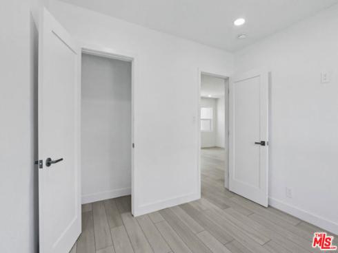 2429 W Borchard Avenue, Santa Ana, CA