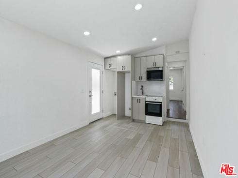 2429 W Borchard Avenue, Santa Ana, CA