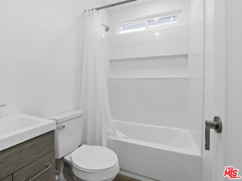 2429 W Borchard Avenue, Santa Ana, CA