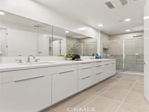 667 S Lyon Street, Santa Ana, CA