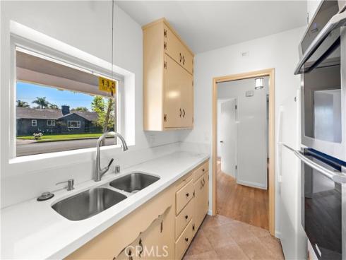 1910 N Greenbrier Street, Santa Ana, CA