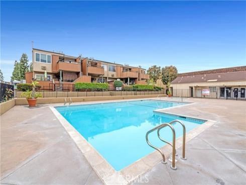 1001 W Stevens 202 Avenue, Santa Ana, CA