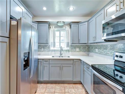 521 S Lyon 37 Street, Santa Ana, CA