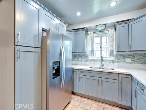 521 S Lyon 37 Street, Santa Ana, CA