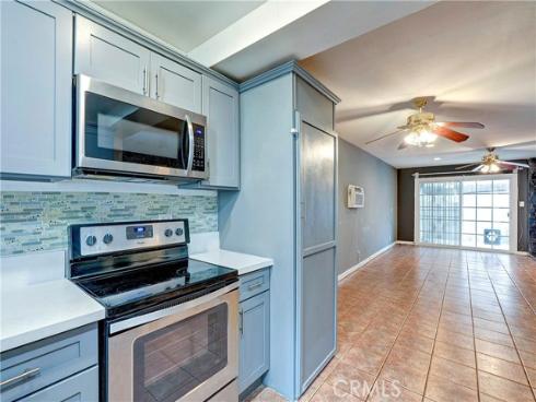 521 S Lyon 37 Street, Santa Ana, CA