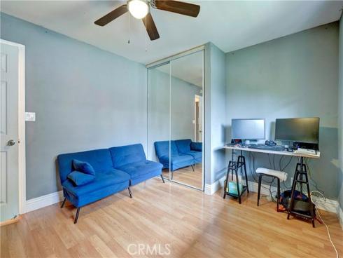 521 S Lyon 37 Street, Santa Ana, CA