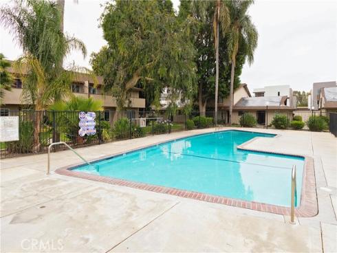 521 S Lyon 37 Street, Santa Ana, CA