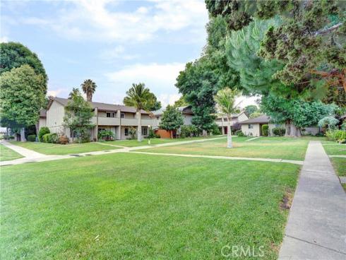 521 S Lyon 37 Street, Santa Ana, CA