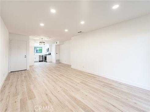 611 W 1st 101 Street, Santa Ana, CA