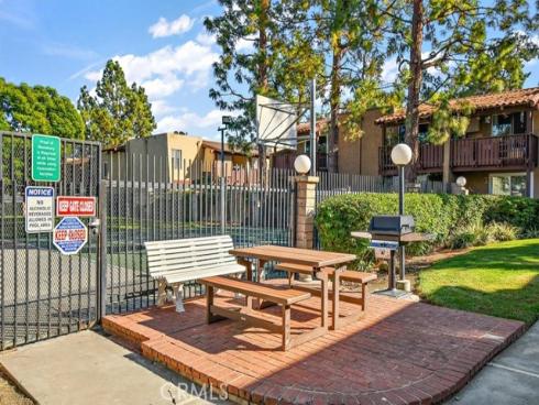 1000 W Macarthur 44 Boulevard, Santa Ana, CA