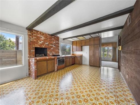 2301 N Lyon   Street, Santa Ana, CA