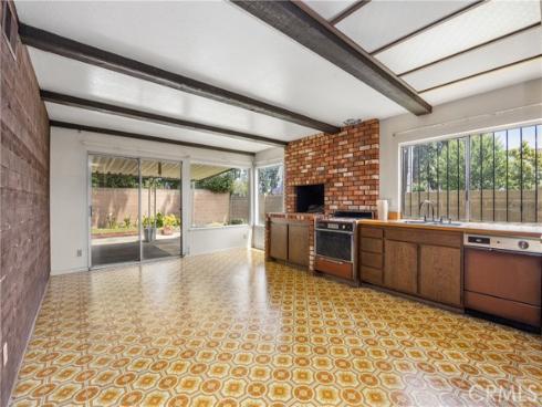 2301 N Lyon   Street, Santa Ana, CA