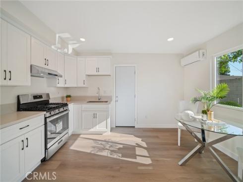 928 S Laurel St. , Santa Ana, CA