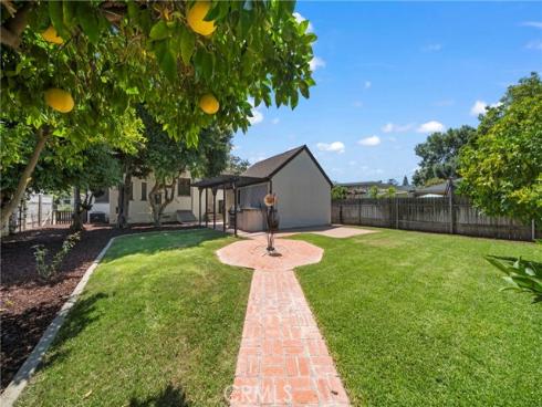 2404 N Poinsettia  , Santa Ana, CA