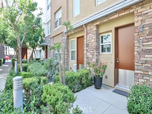 253 E Jeanette Lane, Santa Ana, CA