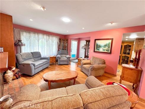 2021  Kristi   Lane, Santa Ana, CA