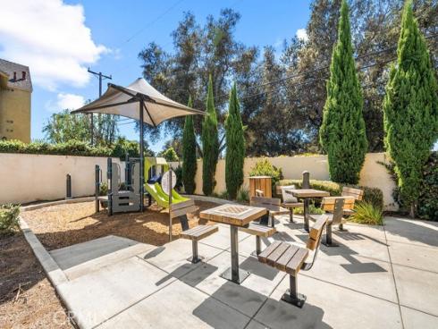 1416 N Harbor 6 Boulevard, Santa Ana, CA